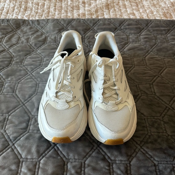 Hoka Clifton L. Size 8 women’s. - Picture 2 of 4